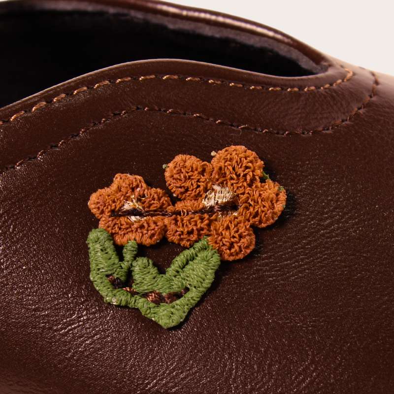 ZAPATILLA CON DETALLE LATERAL DE FLOR