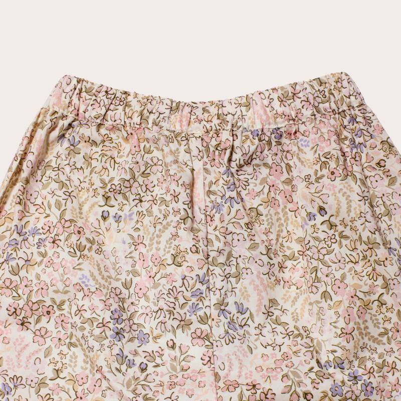 PANTALON CON BORDADO DE ENCAJE