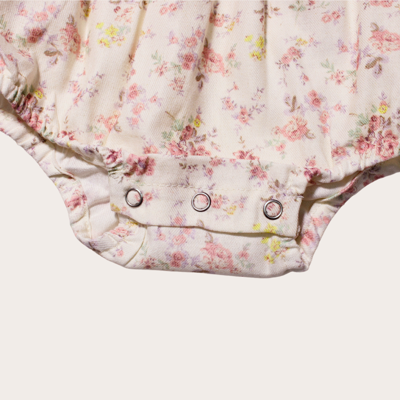PETO CON ESTAMPADO DE FLORES