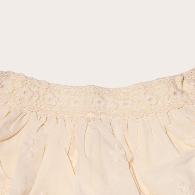 FALDA BORDADA DE ENCAJE FLORAL