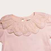 BLUSA DE MANGA LARGA CON CUELLO DE ENCAJE