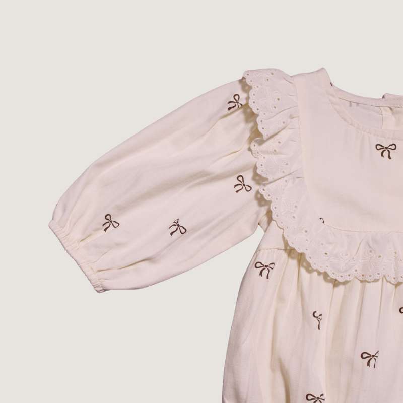 VESTIDO CON ENCAJE BOW