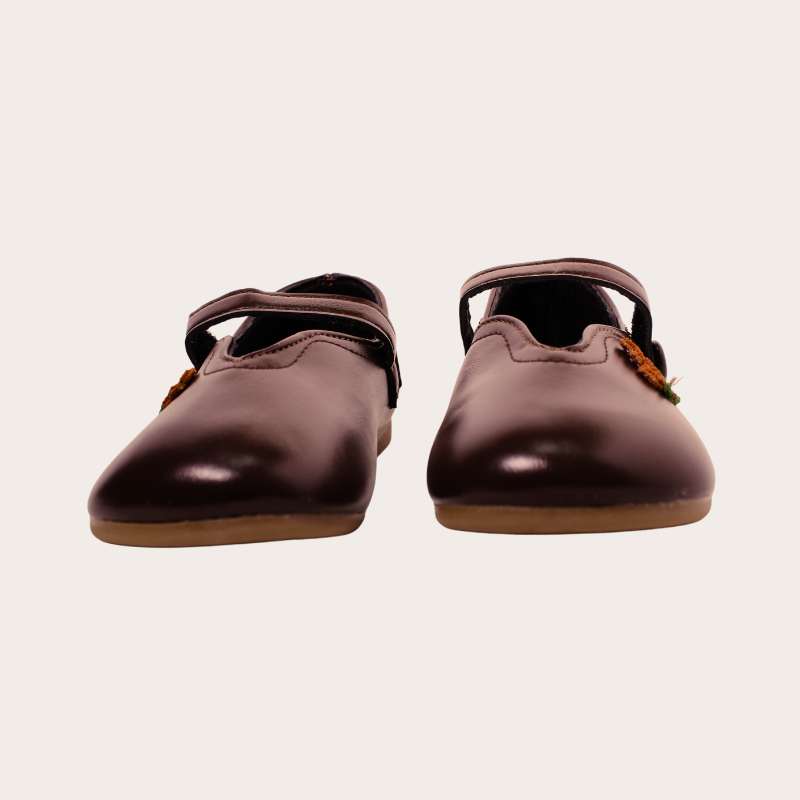 ZAPATILLA CON DETALLE LATERAL DE FLOR