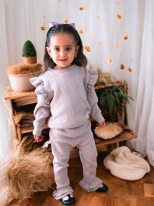 SET DE PANTALON Y SUETER CON VOLANTES