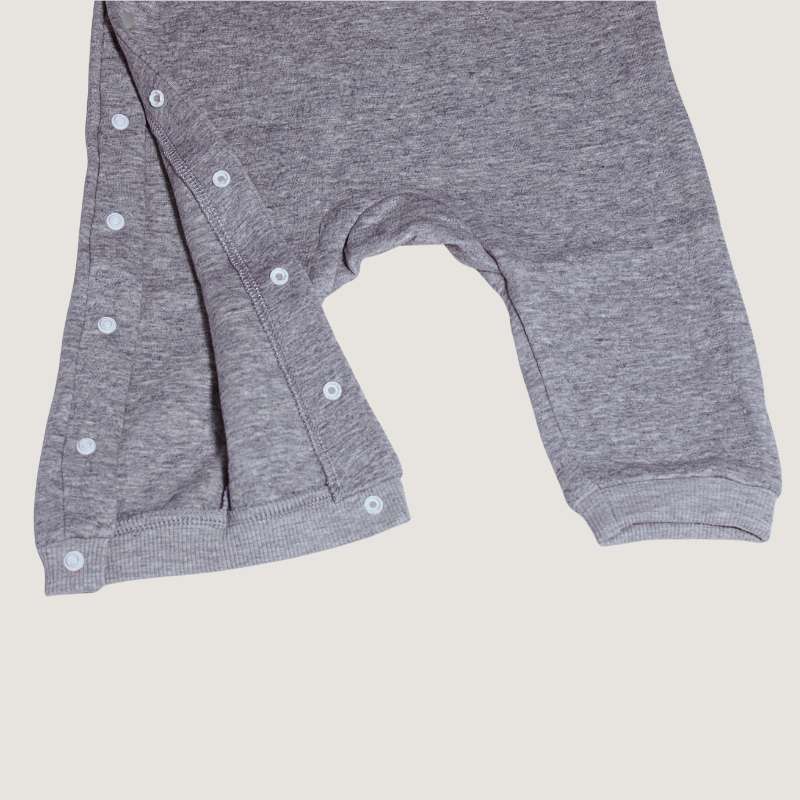PELELE CON DETALLE DE CUELLO BLANCO