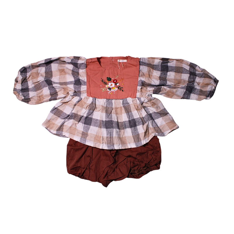 SET MARIA PIA BLUSA CUADROS Y MANGA BOMBACHA Y BLOMMER CORTO